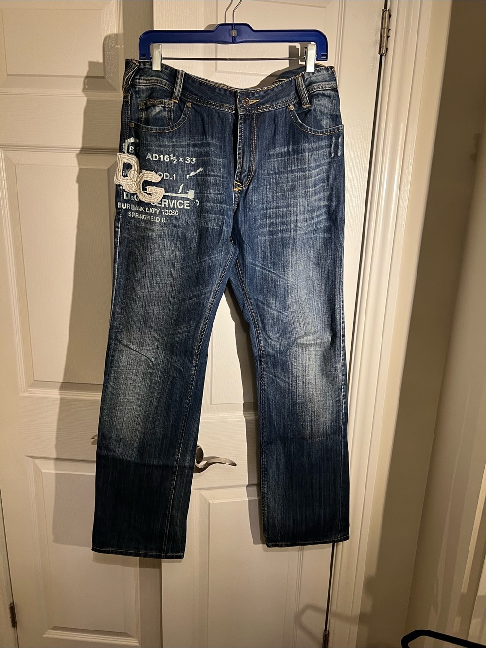D&G Men's Distressed Dark Blue Straight Jeans with Front Patch